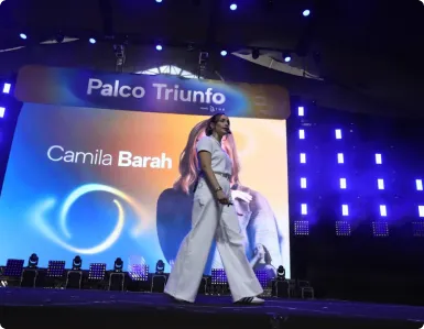 Camila Barah entrando no Palco Triunfo